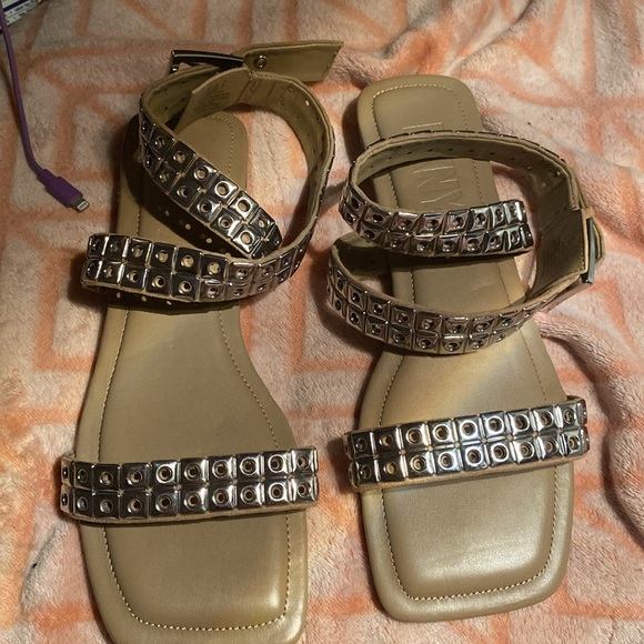 Brand new DKNY sandals, size 10. Worn once in house, take these beauties home! - Picture 7 of 8